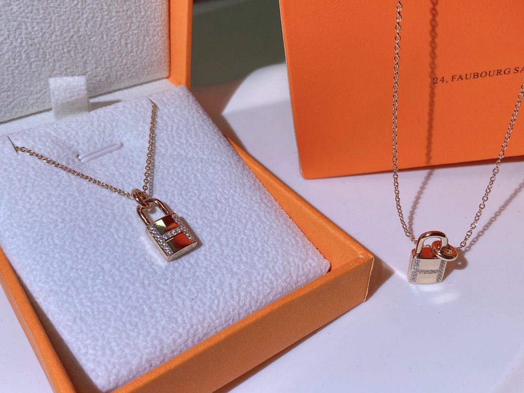 ¡®Lume Jewels¡¯HM ADVANCED NICHE LOCK HEAD NECKLACE DIAMONDS