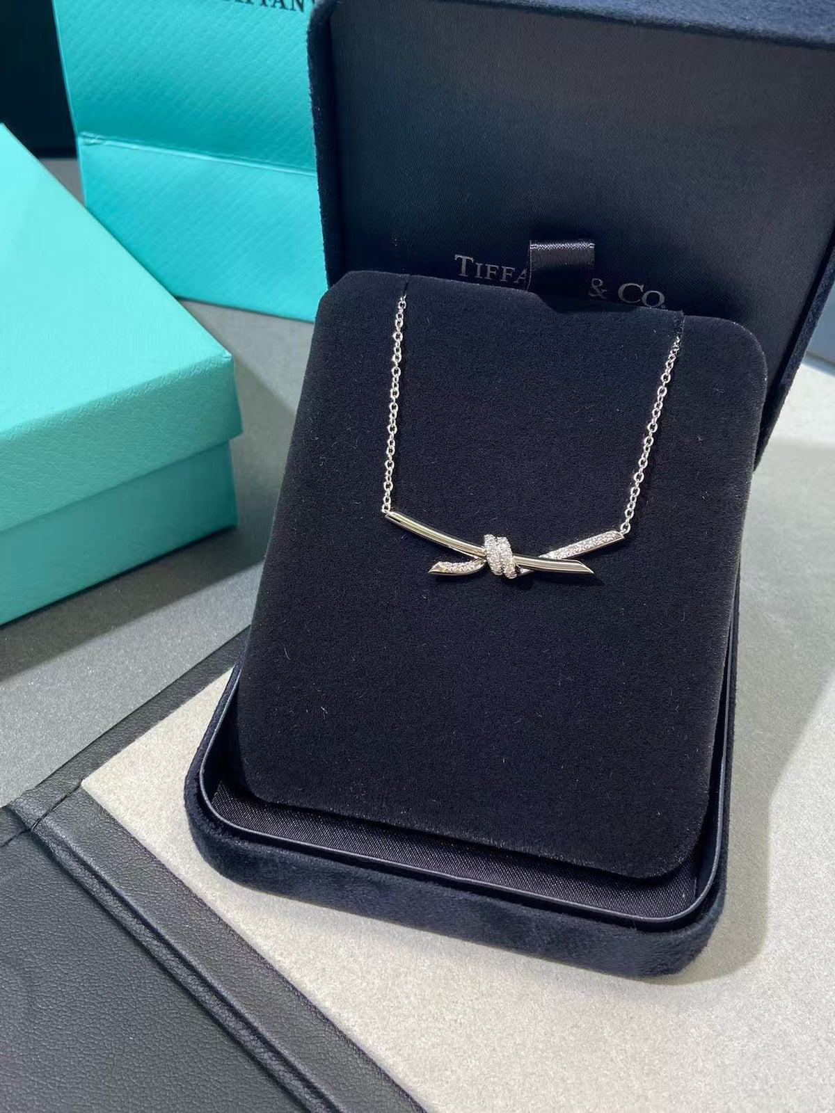 [Lume Jewels]T House Diamond-Studded Knot Necklace