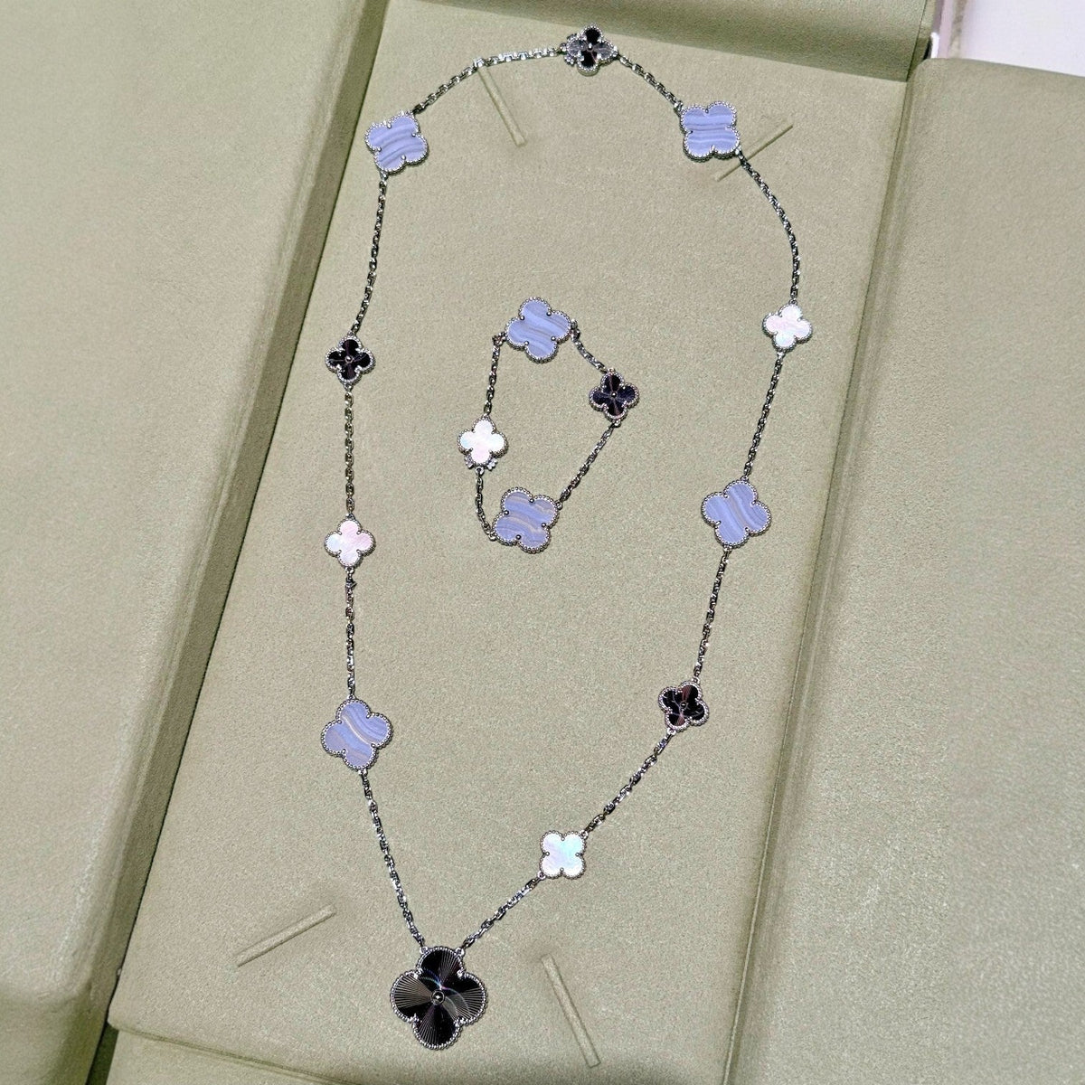 [Lume Jewels]DETACHABLE CLOVER 15(11+4) FLOWER SILVER NECKLACE SET