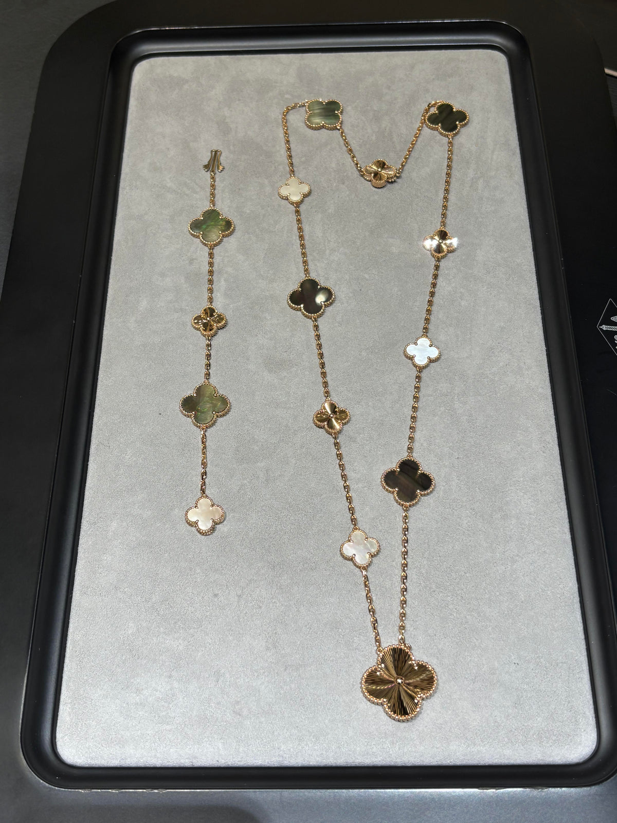 [¡®Lume Jewels¡¯] 25 NEW CLOVER 15 MOTIFS GRAY MOTHER-OF-PEARL