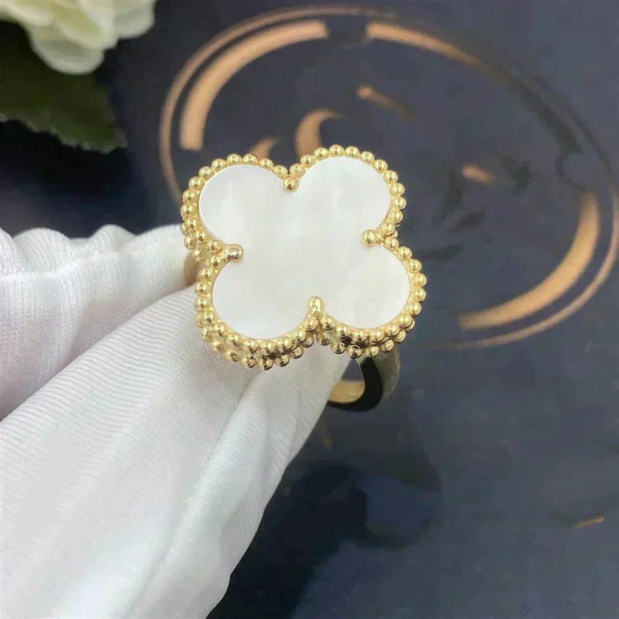 ¡®Lume Jewels¡¯CLOVER WHITE MOP RING