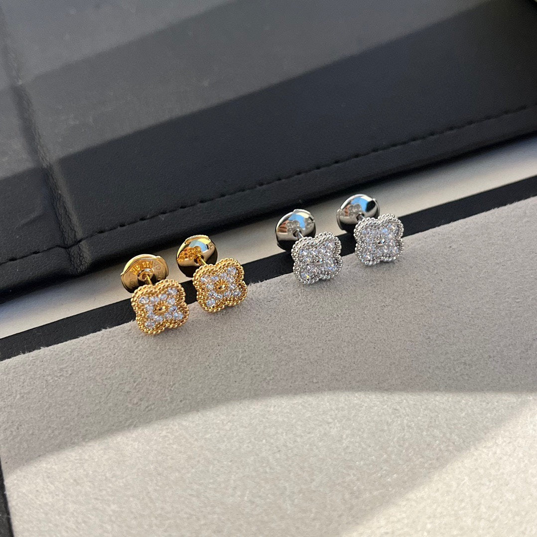 ¡®Lume Jewels¡¯CLOVER MINI DIAMOND STUD EARRINGS