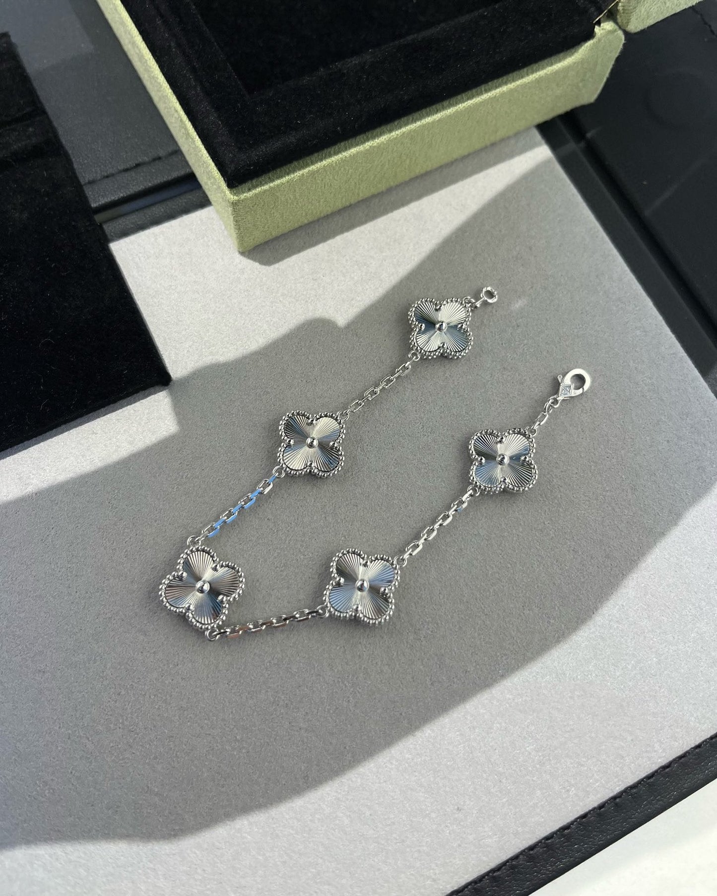 [Lume Jewels]New  CLOVER 5 MOTIF LASER BRACELET COLLECTION